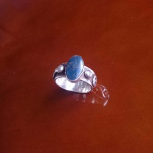 Anillo de plata lapislázuli ovalado con hilos