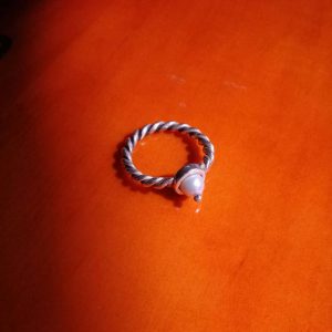 Anillo aro entorchado con perla